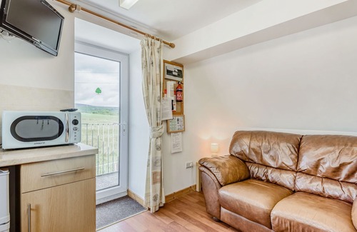 Rhydlydan Apartment | GLAN NUG BACH, pet friendly, with a garden in Rhydlydan