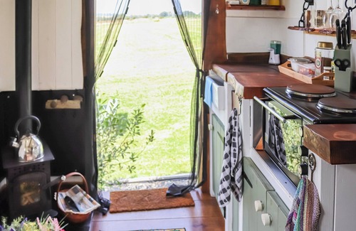 Caergeiliog Cottage | Glan Tywyn Shepherds Hut