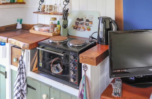 Caergeiliog Cottage | Glan Tywyn Shepherds Hut