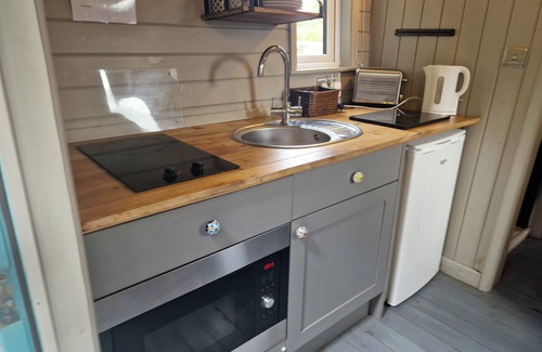 Llanfair Caereinion Cabin | Glan yr Afon Dau - Relax, Recuperate, Enjoy