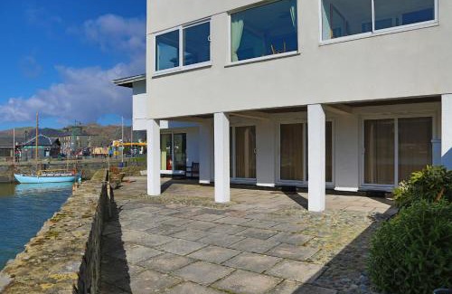 Porthmadog Apartment | Glaslyn Harbour Views