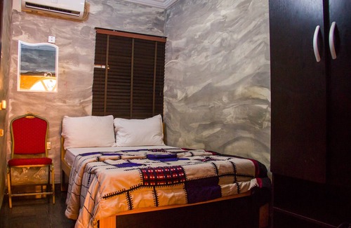 Ojokoro Hotel | Glass House Suites Annex