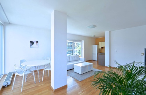 Vinohrady Apartment | GLASSHOUSE WENCESLAS SQ FREE GARAGE
