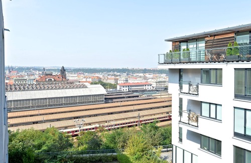 Vinohrady Apartment | GLASSHOUSE WENCESLAS SQ FREE GARAGE