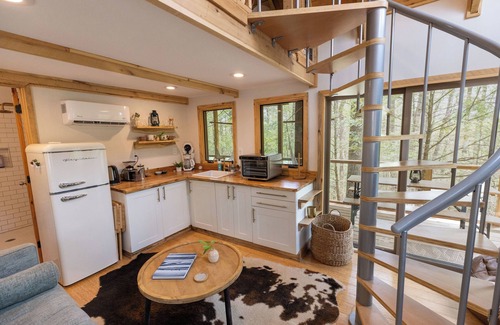 Rogers Cabin | Glaucomy`s Suite | 1 Bed & 1 Bath