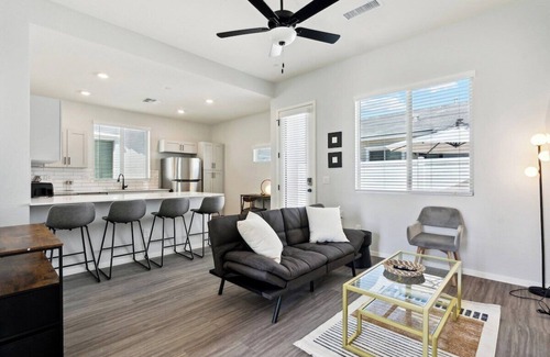 Sundance House | Gleaming Contemporary Home in Canopy w/Pool,BBQ