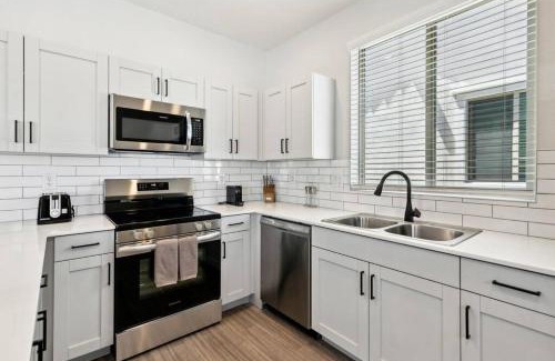 Sundance Apartment | Gleaming Contemporary Home in Buckeye with Pool,BBQ