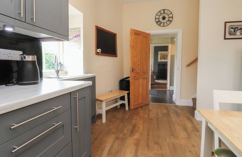 Skipton Cottage | GLEBE COTTAGE, family friendly, character holiday cottage in Skipton