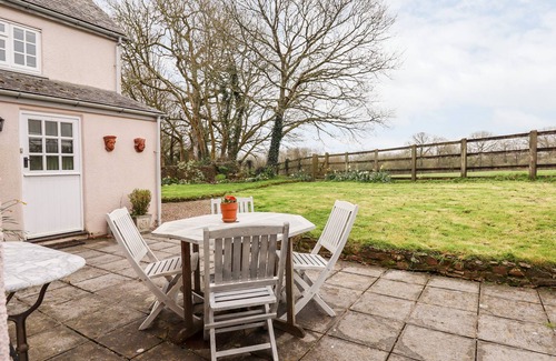 Black Torrington Cottage | GLEBE FARM COTTAGE, pet friendly, with a garden in Sheepwash
