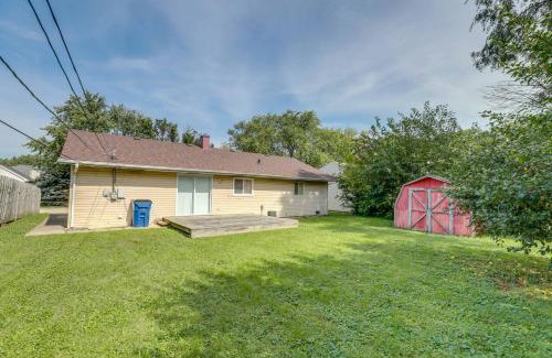 Glendale Heights House | Glendale Heights Home with Office and Backyard!