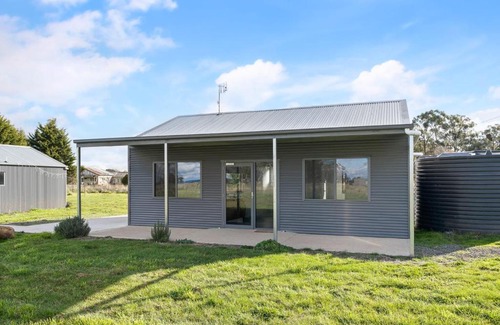 Forest Reefs House | Glenowrie Cottage - 2 Queen Beds - Near Cadia