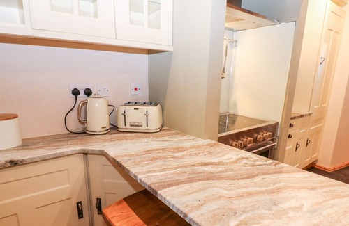 Brough Cottage | GLENWOOD HOUSE, pet friendly, character holiday cottage in Brough