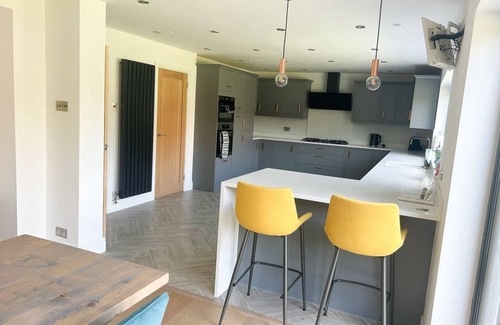 Guildford House | Glifada house in the outskirts of Guildford