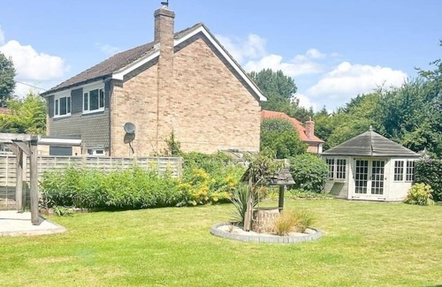Guildford House | Glifada house in the outskirts of Guildford