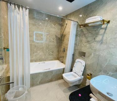 Sakinaka Hotel | Glitz T2 Grand-Next to Intl Airport
