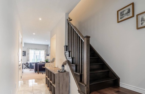 Stoney Creek House | GLOBALSTAY. 3-Bedroom Townhome with Fireplace Lake Ontario
