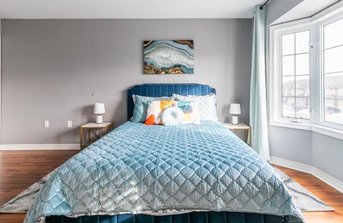 Stoney Creek House | GLOBALSTAY . Cheerful 3BR 2 living 2.5BA Townhome. HOT TUB. BBQ