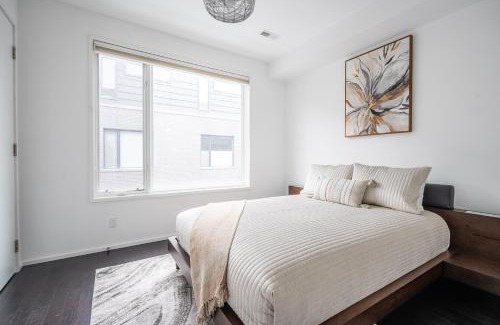 Little Italy House | Globalstay Exclusive 4 BD Townhouse Downtown Toronto