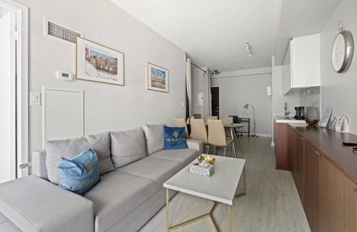 CityPlace Condo | GLOBALSTAY. High Floor in Downtown Toronto 1bd+den