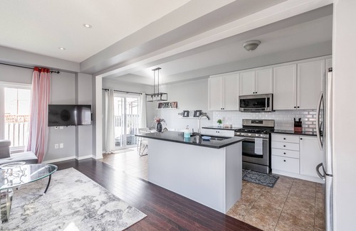Stoney Creek Apartment | GLOBALSTAY. Luxury 3BR Townhomes with HOT TUB, Gym, BBQ