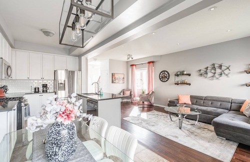 Stoney Creek Apartment | GLOBALSTAY. Luxury 3BR Townhomes with HOT TUB, Gym, BBQ