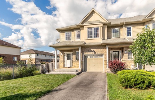 Stoney Creek Apartment | GLOBALSTAY. Luxury 3BR Townhomes with HOT TUB, Gym, BBQ