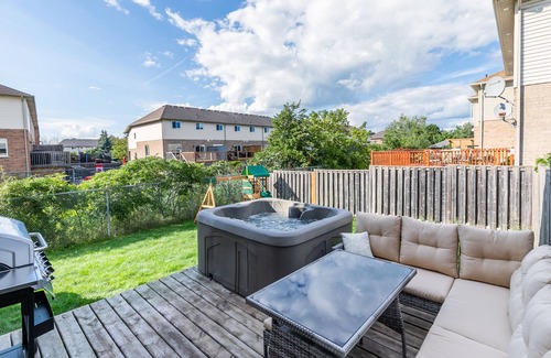 Stoney Creek Apartment | GLOBALSTAY. Luxury 3BR Townhomes with HOT TUB, Gym, BBQ