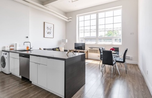 Kirkendall North Apartment | GLOBALSTAY UV Disinfected Bright Cozy Loft Gym Parking