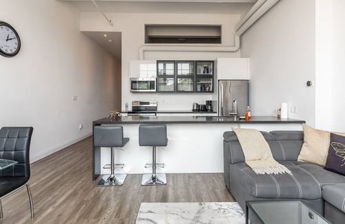 Kirkendall North Apartment | GLOBALSTAY UV Disinfected Bright Cozy Loft Gym Parking