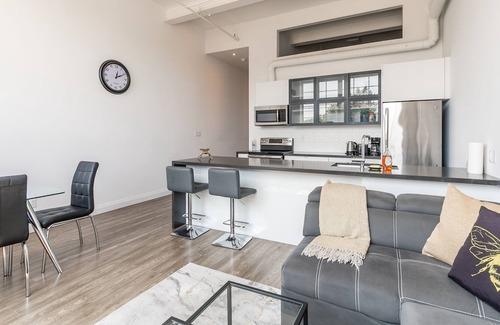Kirkendall North Apartment | GLOBALSTAY UV Disinfected Bright Cozy Loft Gym Parking