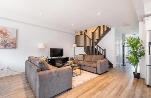 Stoney Creek House | GLOBALSTAY Waterfront 20Ppl 5 Bedroom Townhouse Hot tub Sauna