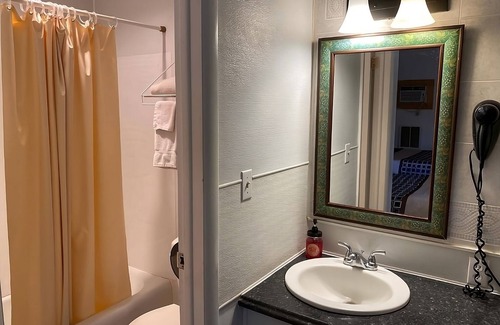 Fairview Hotel | Gloss Mountain Escape! Stay at Knights Inn Fairview! Pet-Friendly, Free Parking