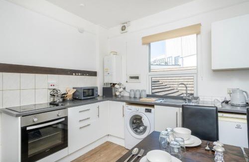 Stroud Apartment | Gloucester Street Nest - 3BR Flat for 6 Guests