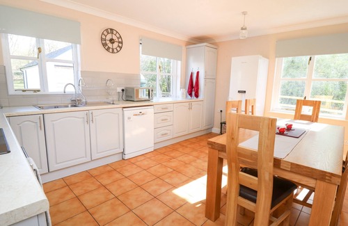 Llansantffraed Cottage | GLYN COTTAGE, pet friendly, character holiday cottage in Llanon