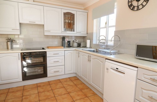 Llansantffraed Cottage | GLYN COTTAGE, pet friendly, character holiday cottage in Llanon