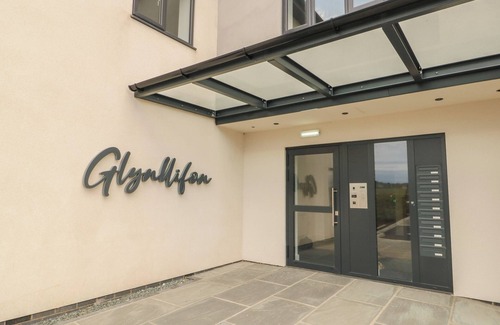 Tyn-y-Gongl Cottage | GLYNLLIFON 1, pet friendly, country holiday cottage in Benllech