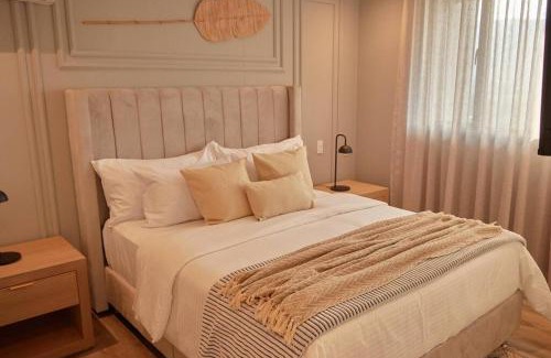 La Aguacatala Apartment | Go Living Suites: Your Medellin Retreat