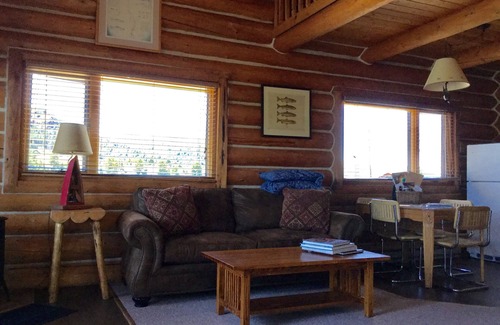 Cameron Cabin | God's beauty abounds! Private log cabin on the Madison River! See Yellowstone!