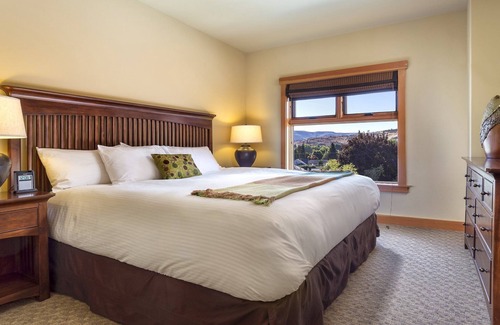 Chelan Resort | God's Country anyone ?