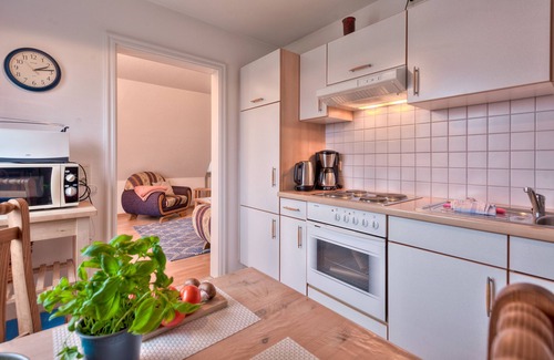 Dagebuell Apartment | "Godewind", hearing & smelling the sea, roof terrace, FireTVStick, dishwasher