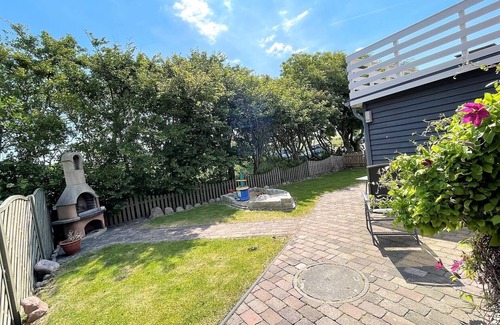 Dagebuell Apartment | "Godewind", hearing & smelling the sea, roof terrace, FireTVStick, dishwasher