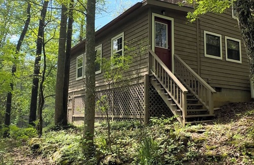 Upper Peachtree Cabin | Godin's Get A Way, Creekside cabin, Relax in Murphy, NC. Close to everywhere!