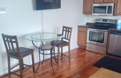 Niskayuna Apartment | godlyone bedroom free parking