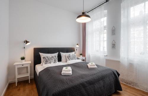 Aue Apartment | Goethe Palais Suite Charlotte 4P l Lift I ParkplatzI Zentrum I Helios
