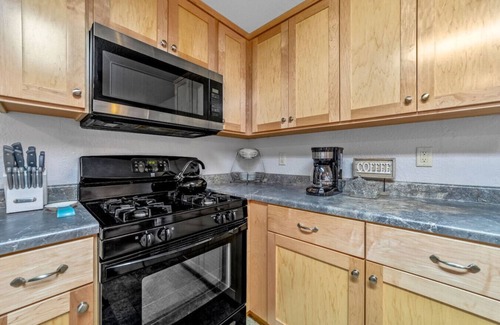 Westhaven-Moonstone House | Gog and Pop's Beach House - Ocean Views, WiFi, BBQ