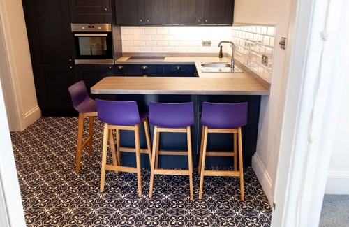Largs Cottage | Gogo Vale Apartment - an apartment that sleeps 4 guests in 2 bedrooms