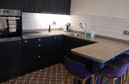 Largs Cottage | Gogo Vale Apartment - an apartment that sleeps 4 guests in 2 bedrooms