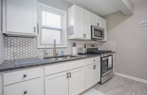 Grand Rapids Apartment | Gold 2 · Stunning Couples Retreat - Downtown Getaway
