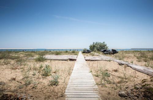 Karolino-Bugaz Apartment | Gold Bugaz Apartment near the sea