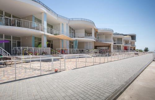 Karolino-Bugaz Apartment | Gold Bugaz Apartment near the sea